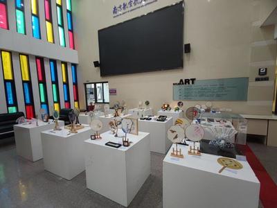 藝術(shù)學(xué)院2021級(jí)戲劇影視美術(shù)設(shè)計(jì)專業(yè)圖案課結(jié)課展 美術(shù)圖案設(shè)計(jì)的創(chuàng)新與服務(wù)